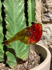 Fused Glass Robin looking left with rod stake. Handmade gifts from The Little Red Cabin studio in Cirencester, Gloucs